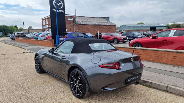 Mazda MX-5 2.0 Roadster Coupe Sport